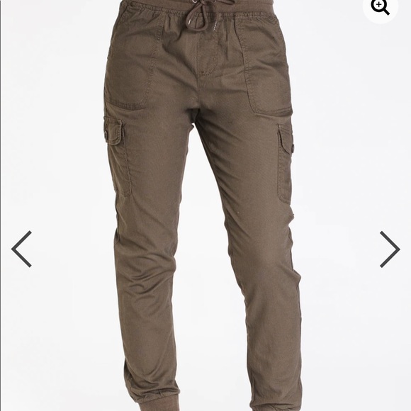 Harlow Pants - NWT Harlow Womens Cargo Joggers - size xs in army green